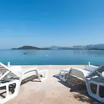 One Bedroom With Terrace And Sea View Apartmán