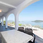 One Bedroom With Terrace And Sea View Apartmán Putniković