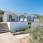 One Bedroom With Terrace And Sea View Putniković