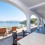 Apartmán One Bedroom With Terrace And Sea View *
