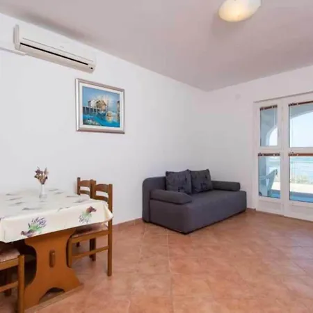 One Bedroom With Terrace And Sea View Апартаменты Putnikovic