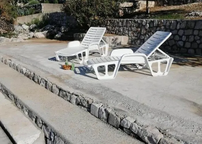 One Bedroom With Terrace And Sea View Апартаменты Putnikovic