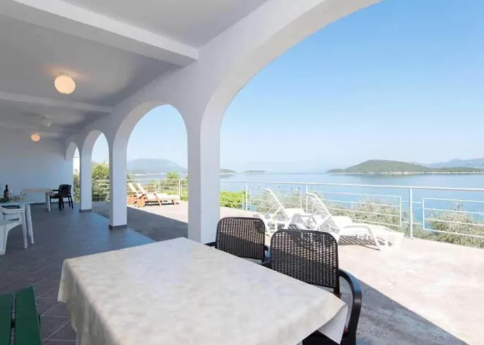 One Bedroom With Terrace And Sea View Апартаменты Putnikovic