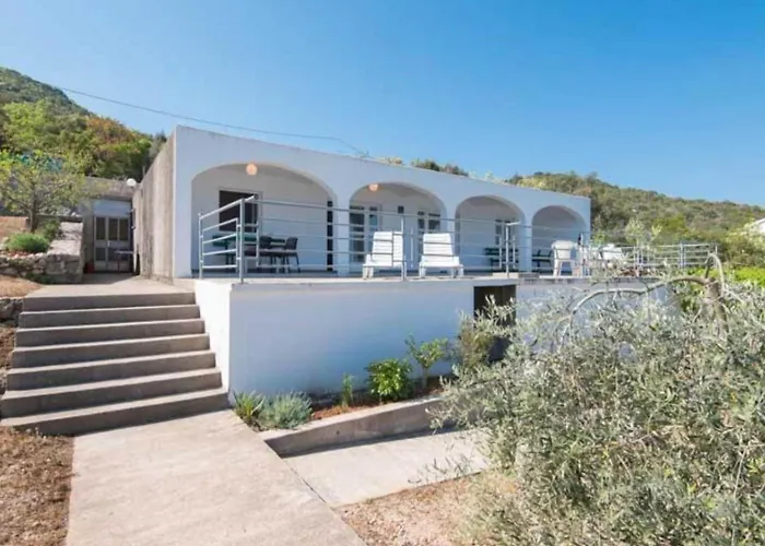 One Bedroom With Terrace And Sea View Putnikovic