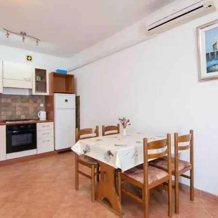 One Bedroom With Terrace And Sea View Putniković