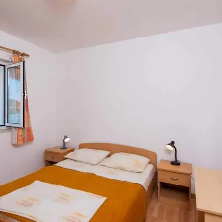 One Bedroom With Terrace And Sea View Daire Putniković