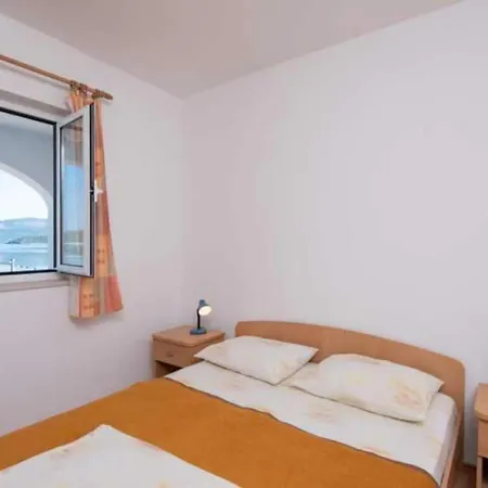 Daire One Bedroom With Terrace And Sea View