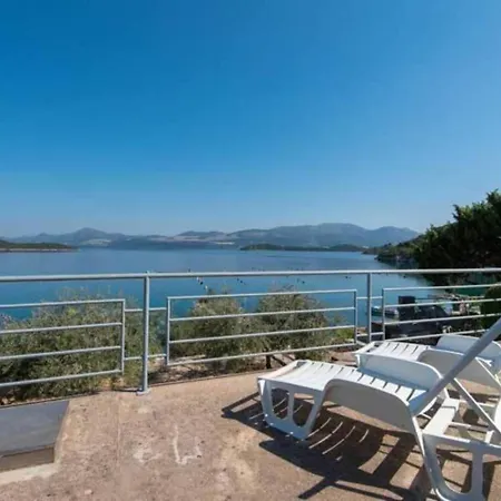 One Bedroom With Terrace And Sea View *