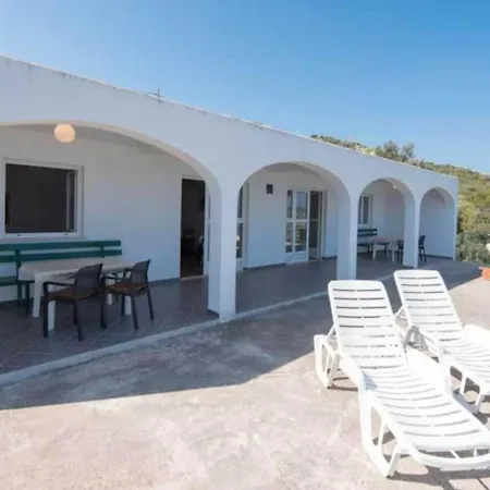 Daire One Bedroom With Terrace And Sea View