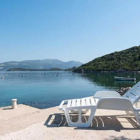 One Bedroom With Terrace And Sea View *